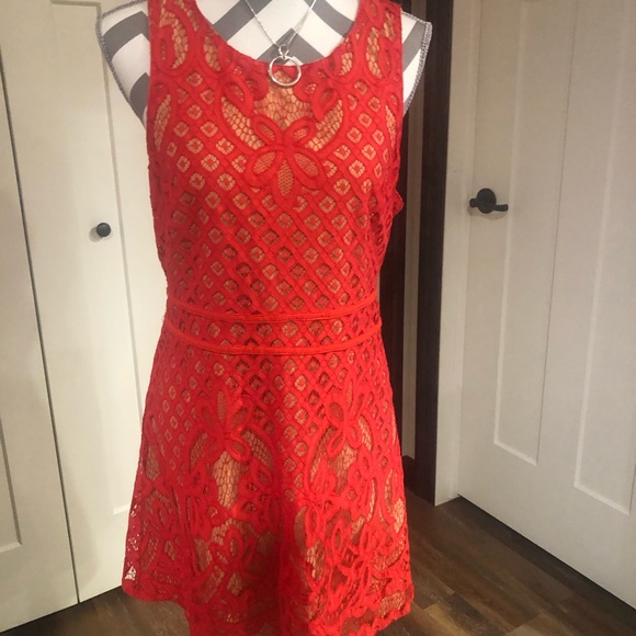 Esley Collection Dresses & Skirts - Stunning Red lace dress !